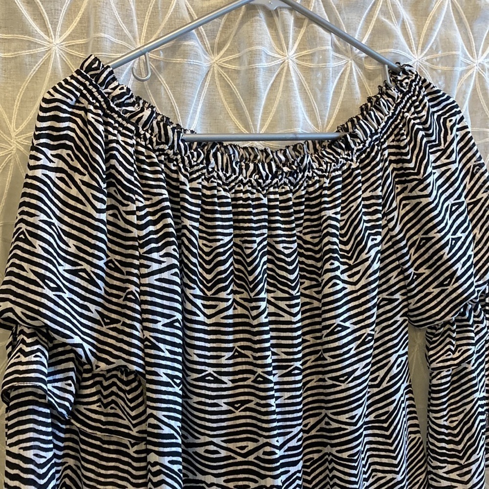 WHBM Aztec Pattern Blouse - Picture 5 of 13